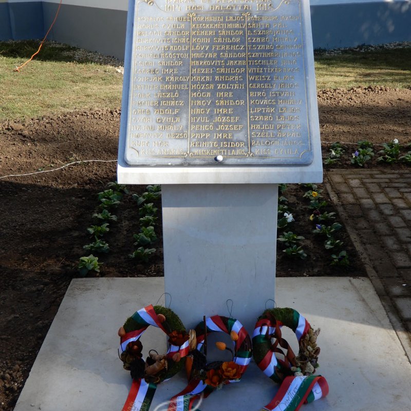 Emléktábla avatás 13